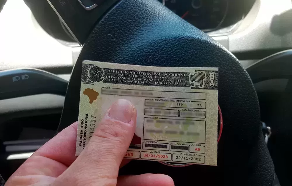 Foto da carteira de motorista poderá conter itens religiosos