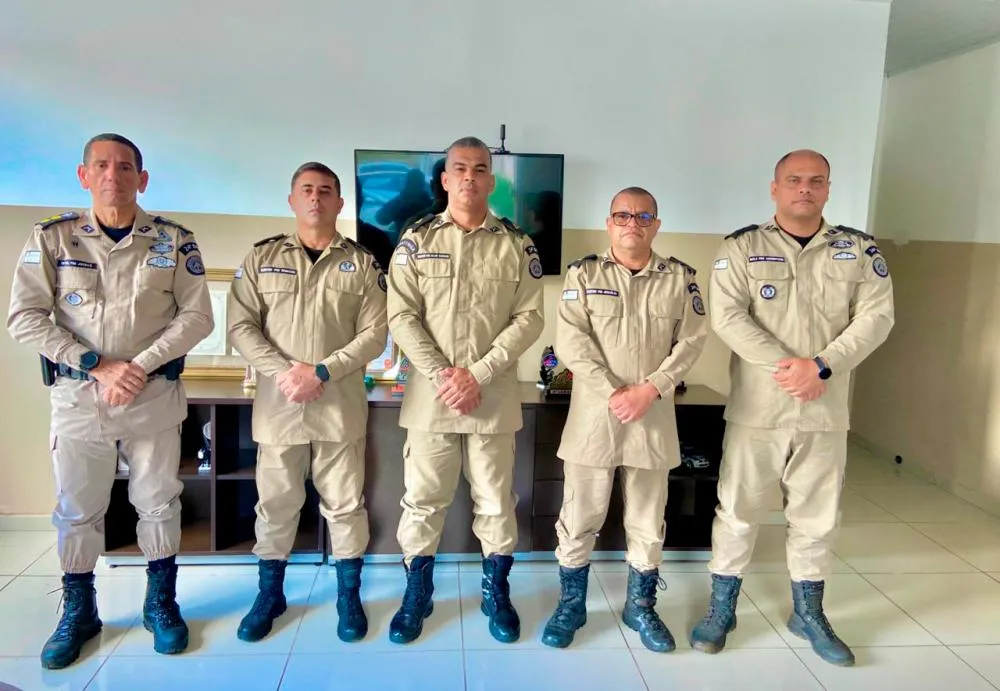 Comandante do 24º BPM realiza aposição de luvas a novos subtenentes da unidade