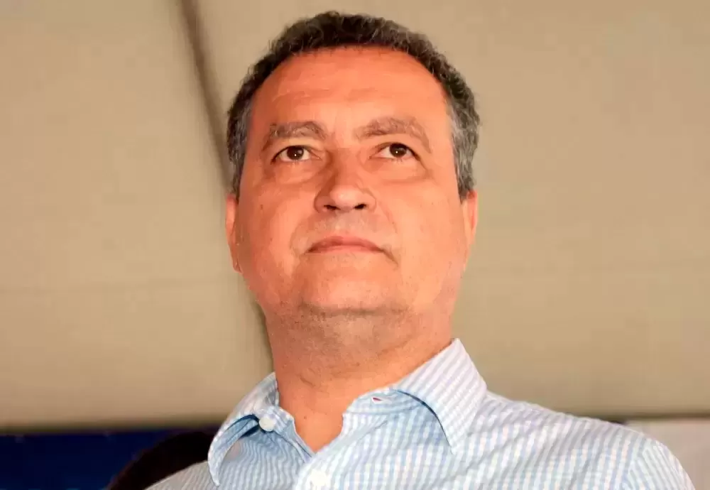 Rui Costa, se recusa a comentar episódios de violência na Bahia durante entrevista