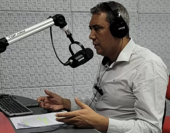 Em entrevista, Vereador Renato Santos fala sobre a licença definitiva da Rádio Câmara com Wilker Porto