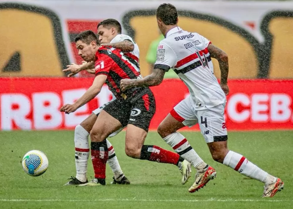 Vitória perde para o São Paulo no Barradão 