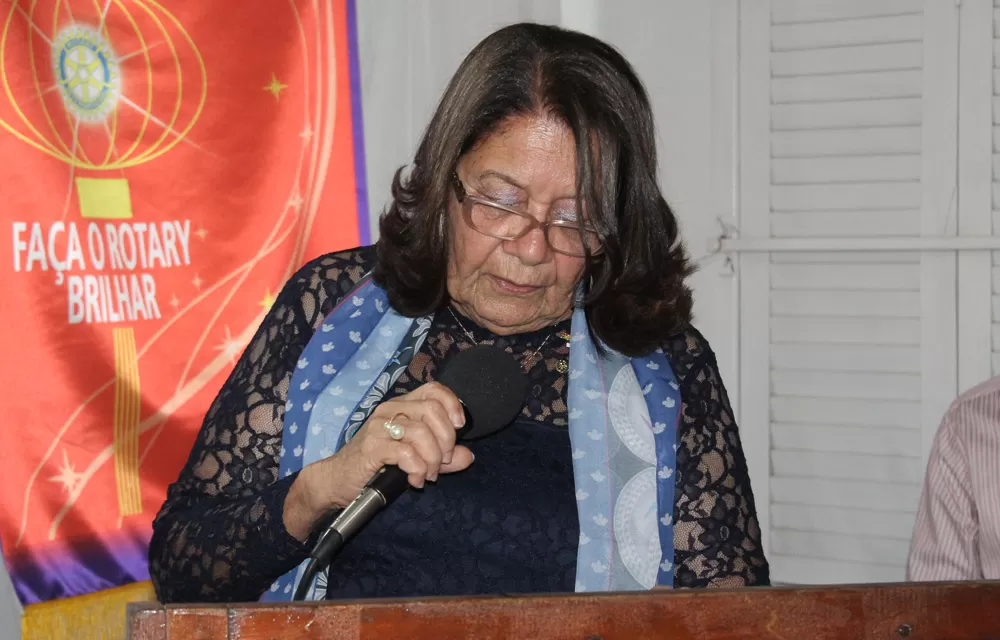 Brumado: Familiares, ex-alunos e amigos se despedem de Terezinha Marques de Souza