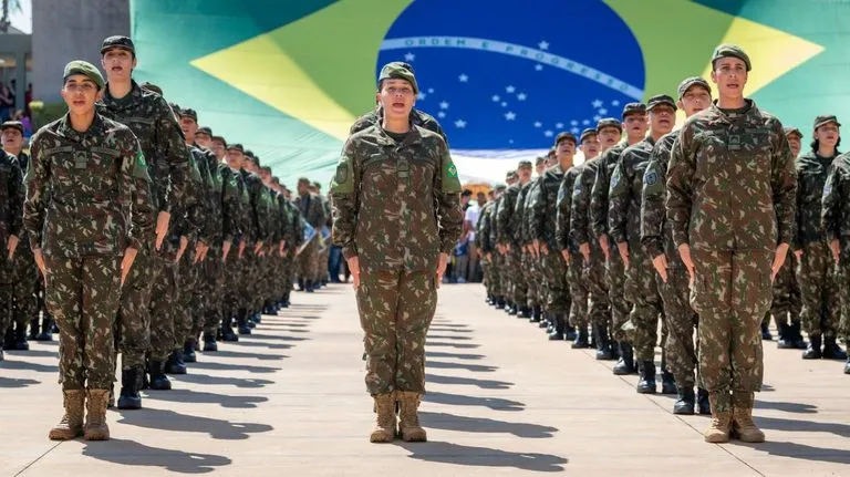 Exército tem marco histórico com incorporação das primeiras mulheres como soldado