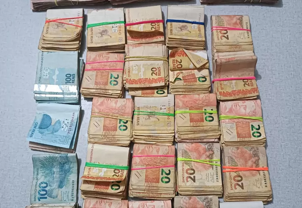 Polícia Militar captura fugitivo e apreende grande quantia em dinheiro em Macaúbas