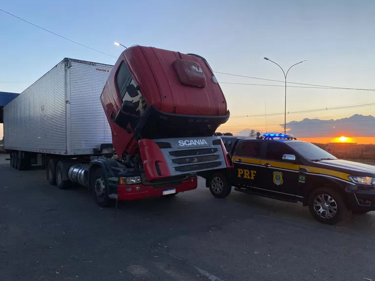 Semirreboque roubado em São Paulo é recuperado pela PRF em Vitória da Conquista