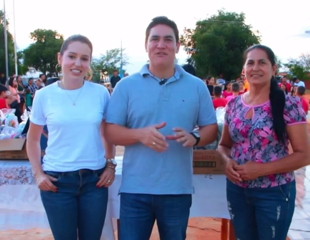 Guilherme Bonfim celebra o Natal com crianças na Comunidade do Represo em Brumado
