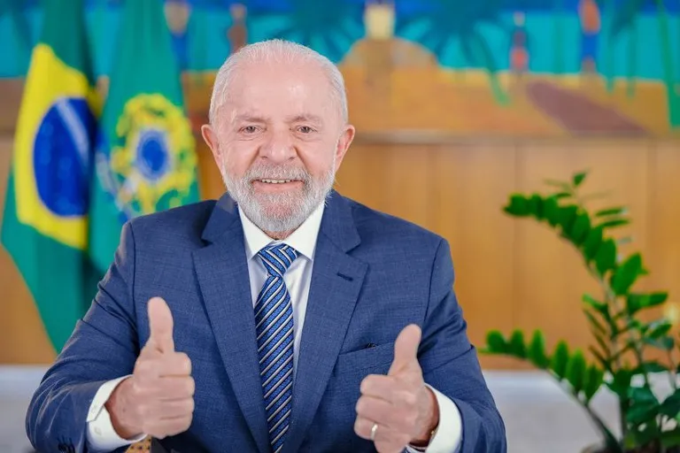 Hemorragia não afeta função cerebral do presidente, diz médico de Lula