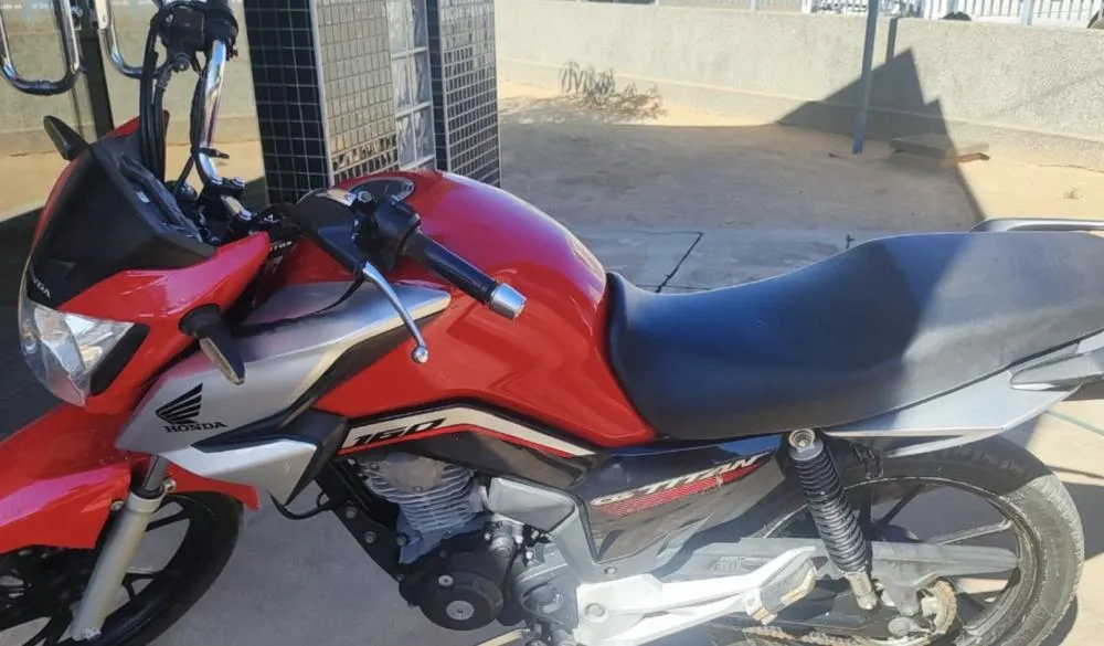 Polícia Militar recupera motocicleta com restrição de roubo em Botuporã