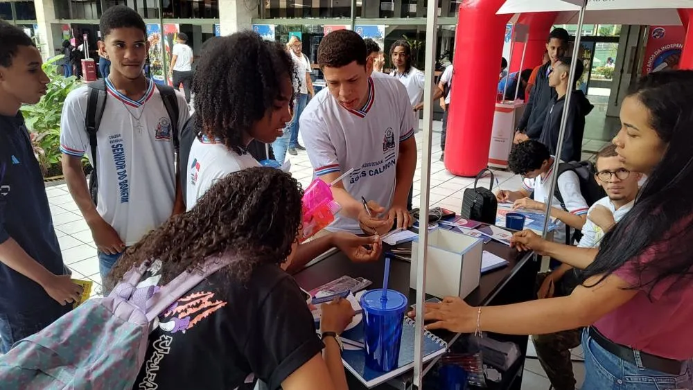 I Feira de Profissões da Biblioteca Central do Estado da Bahia atrai mais de 1000 estudantes