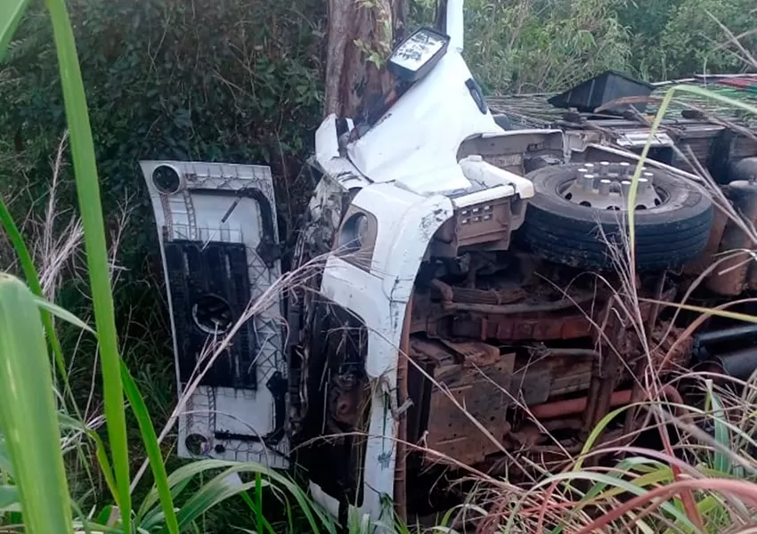 Caminhoneiro de Dom Basílio morre em acidente na estrada entre Augusto de Lima e Joaquim Felício, MG