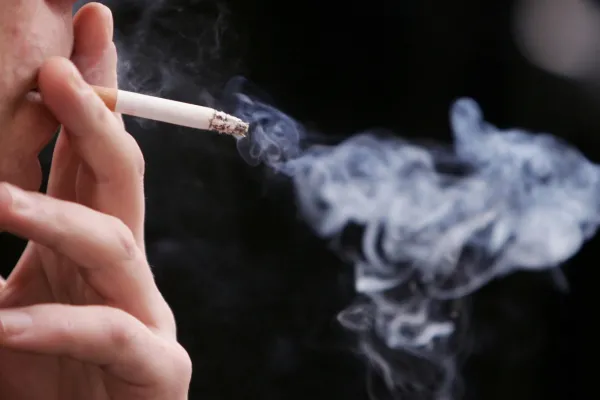 Pesquisa aponta impacto da fumaça do cigarro em organismos ativos e sedentários