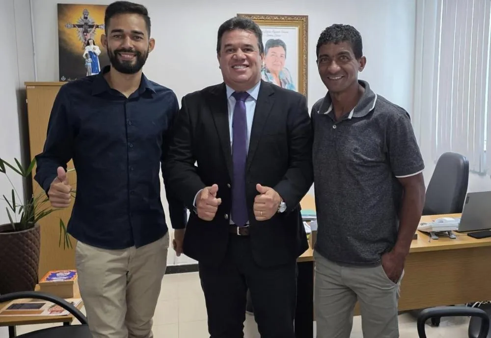 Deputado Marquinho Viana discute melhorias no abastecimento de água com vereadores de Tanhaçu e Ituaçu