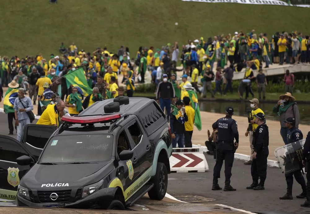 Moraes liberta mais 130 pessoas presas por atos golpistas de janeiro