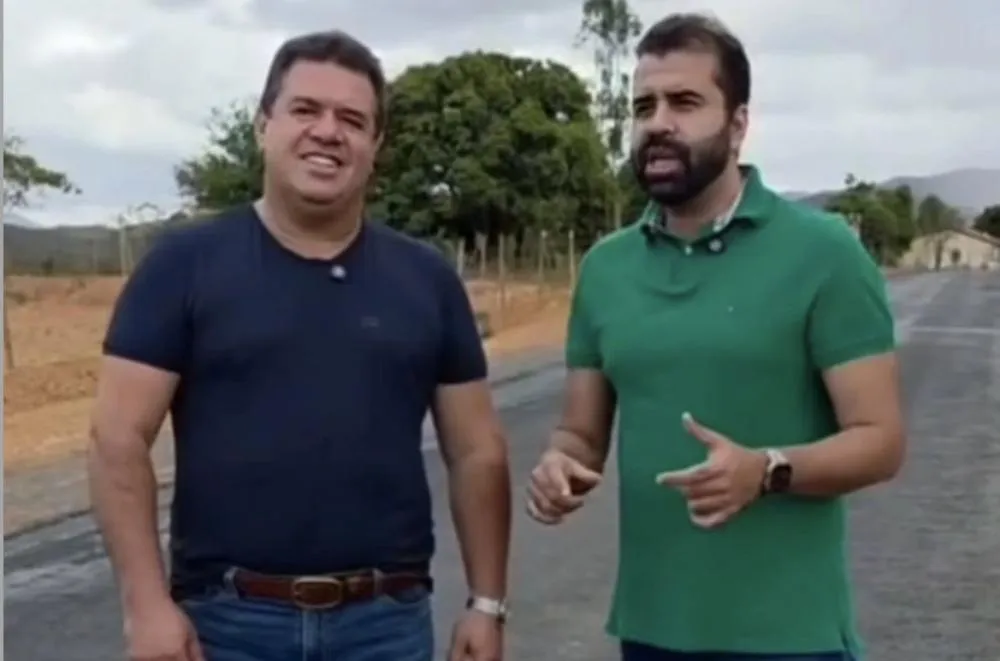 Marquinho Viana vistoria obra de pavimentação que liga BA-148 a Catolés e destaca avanço para o desenvolvimento da Chapada