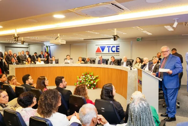 Josias Gomes toma posse como conselheiro do TCE/BA