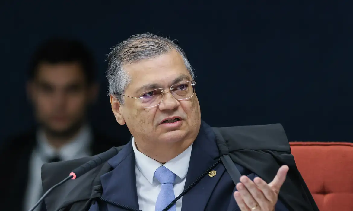Dino determina que PF investigue conduta de Bolsonaro durante pandemia