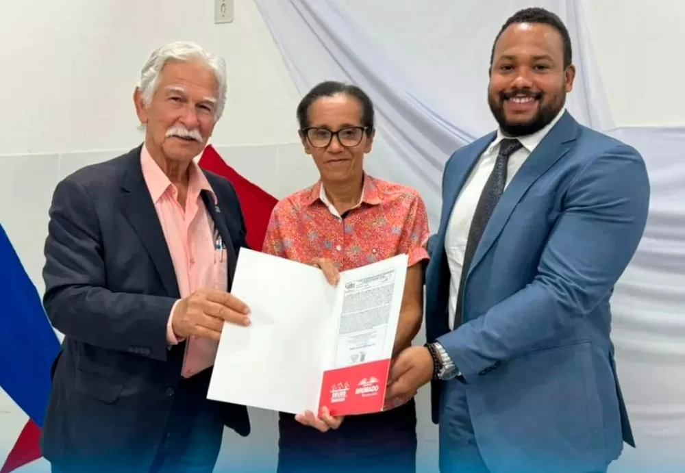 Brumado: 1ª entrega de títulos definitivos da Regularização Urbana beneficia 86 famílias