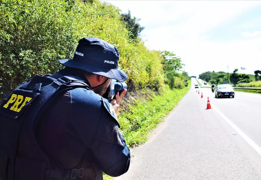 Quase 2.000 veículos acima da velocidade foram flagrados durante a Operação São João nas rodovias federais da Bahia