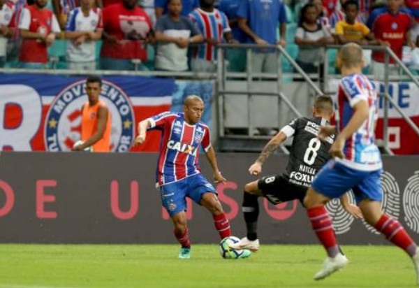 Bahia vence o Corinthians com gol de Mena, aos 45 do 2º tempo