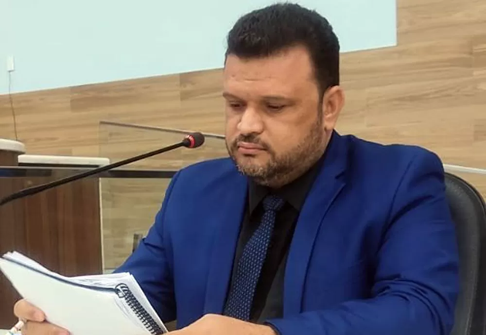 Amarildo Bonfim denuncia falta de estrutura e organização na atualização de cartões do SUS em Brumado