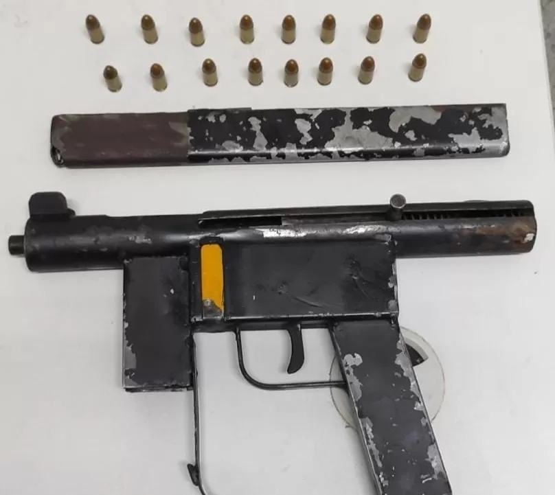 Homicida é preso com submetralhadora e veículo roubado em Jequié
