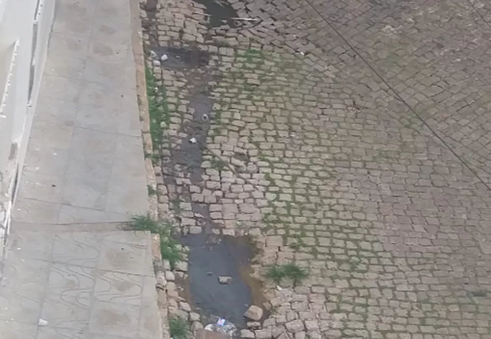 Brumado: Moradores cobram recuperação de esgoto no Centro da Cidade