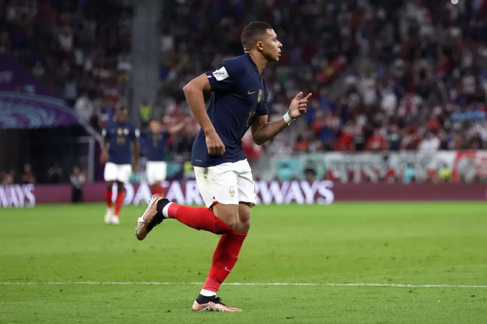 Em dia de recorde para Giroud e 2 gols de Mbappé, França passa pela Polônia e está entre as 8 melhores da Copa