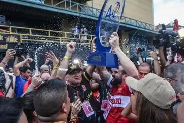 Nos 40 anos da Sapucaí, Viradouro é campeã do carnaval do Rio