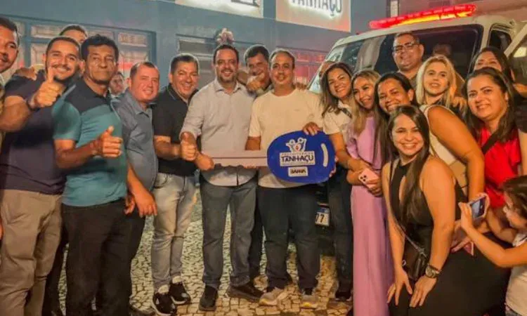Tanhaçu amplia frota da saúde com entrega de nova ambulância