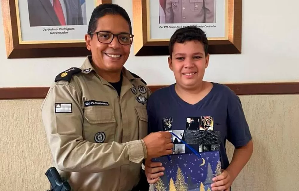 Jovem admirador da PMBA emociona policiais ao visitar Quartel da 46ª CIPM em Livramento de Nossa Senhora