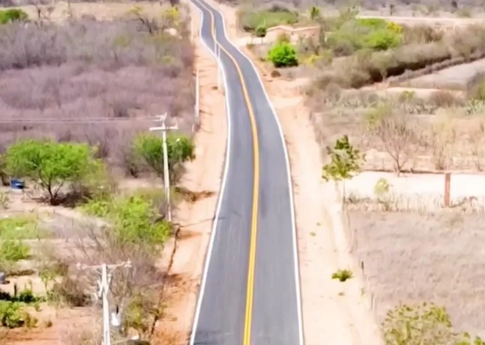 Brumado: Pavimentação asfáltica da Estrada do Arrecife à BA-262 chega a 60%