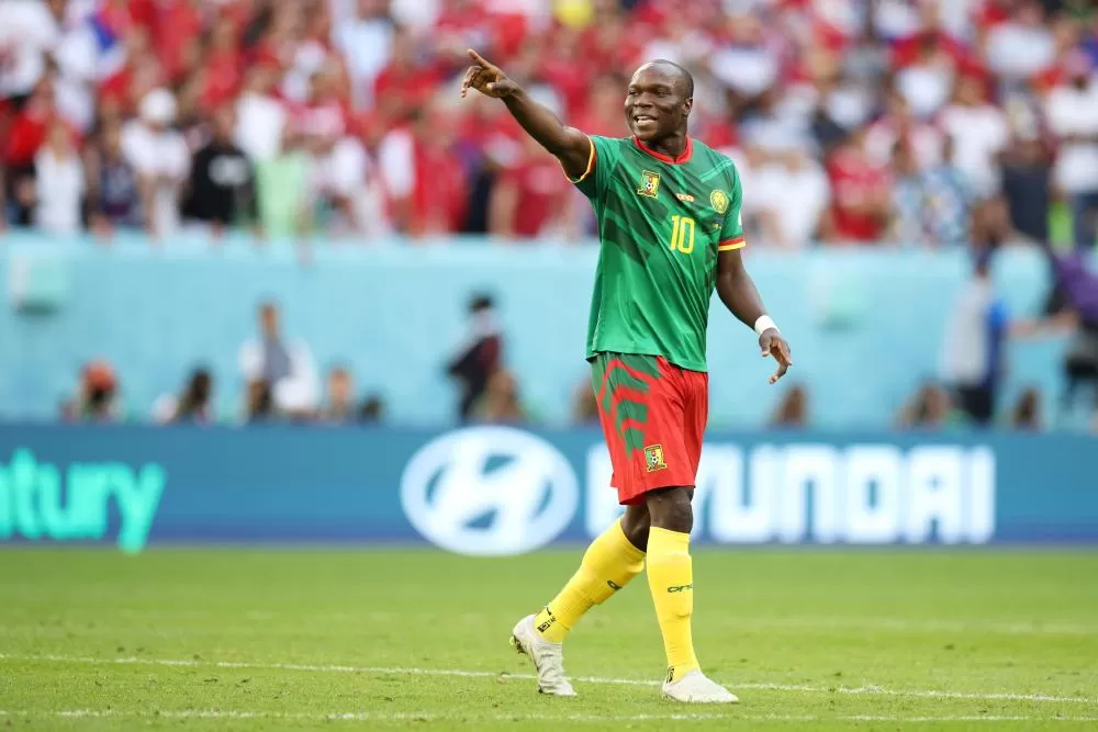 Brasil perde para Camarões com reservas e vence grupo no saldo de gols