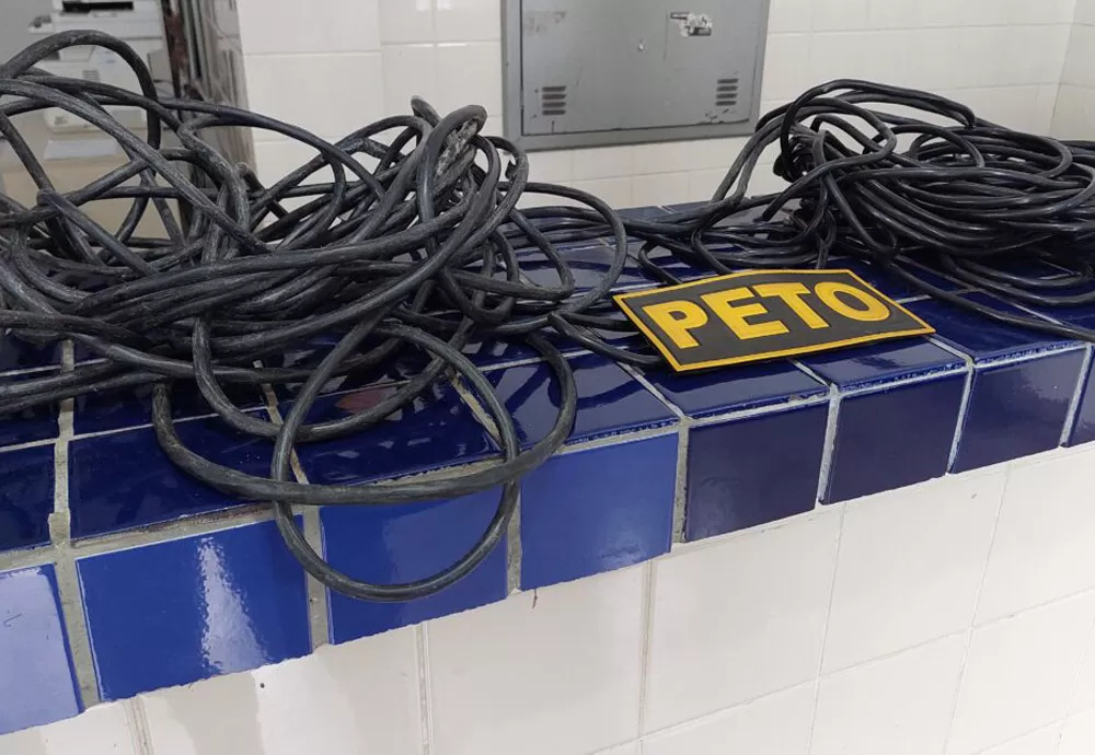 Brumado: Indivíduo é detido após ser flagrado com mais de 50m de cabos elétricos; suspeita é de furto 