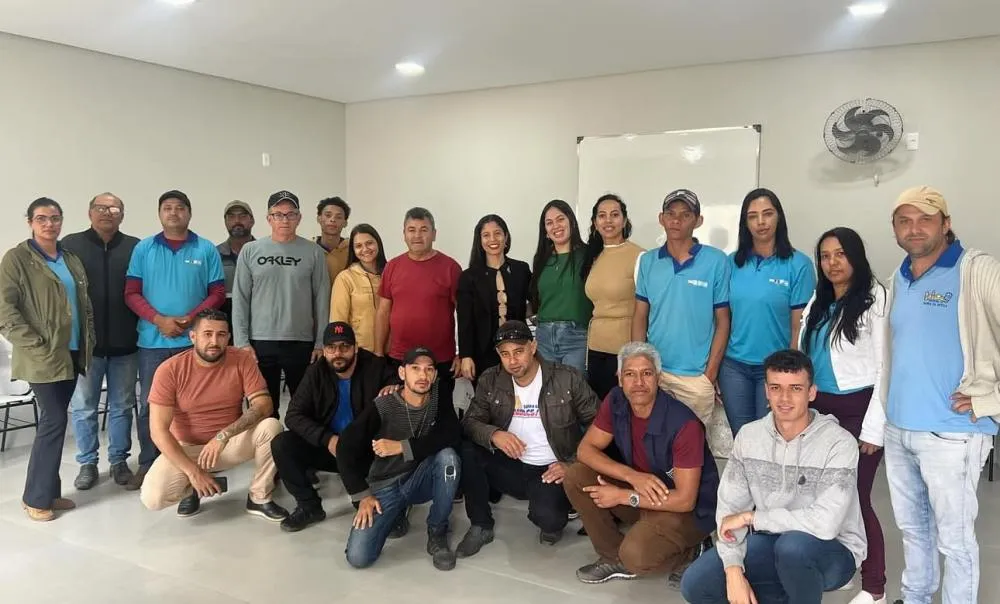 Prefeito de Barra da Estiva entrega kits de EPI e crachás a agentes de endemias e reforça compromisso com a saúde pública