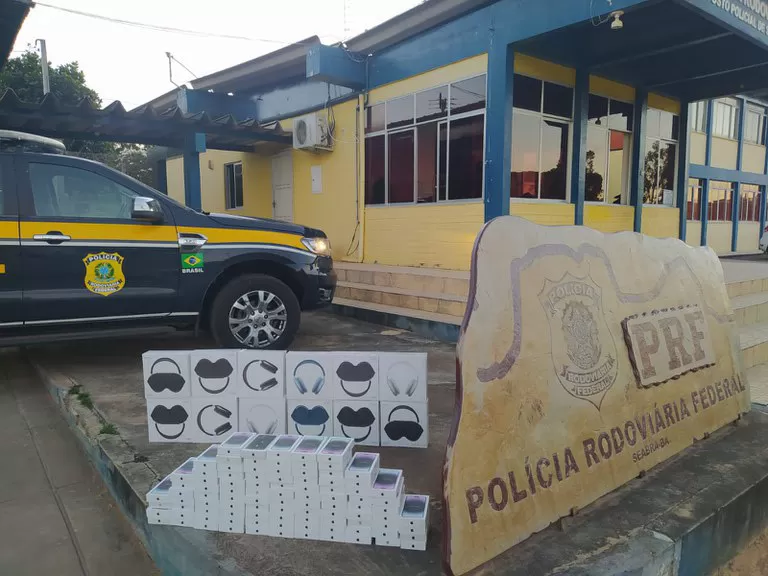 PRF apreende carga de celulares de última geração avaliada em R$ 1 milhão