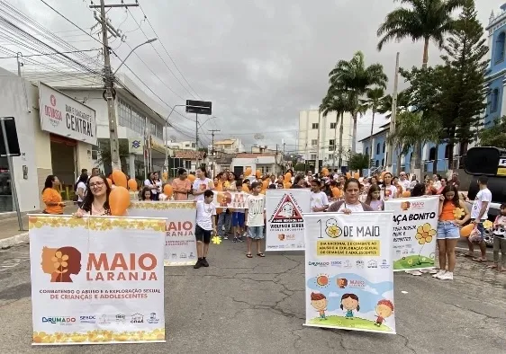 Caminhada do Maio Laranja reforça compromisso com a proteção da infância em Brumado