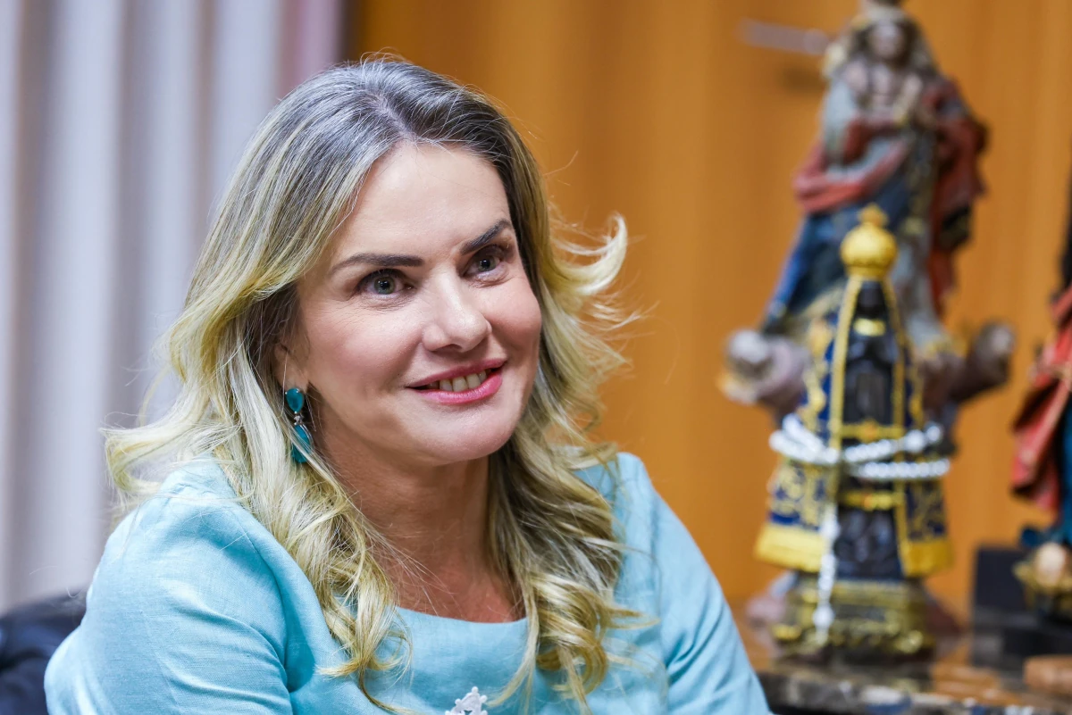 Deputada Ivana Bastos recebe alta hospitalar após evolução clínica positiva