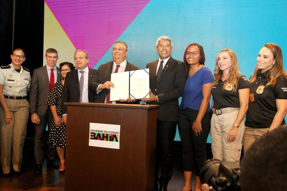 Estado e Ministério da Justiça entregam equipamentos de segurança e anunciam segunda edição do Pronasci na Bahia