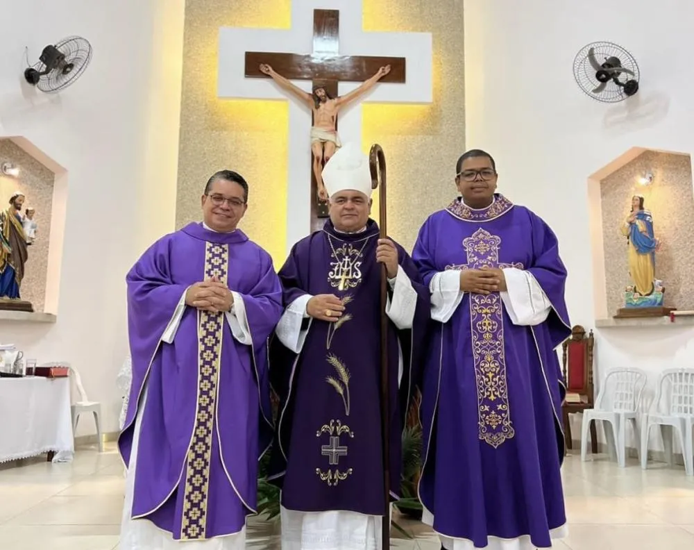 Dom Carvalho apresenta novos administrador e vigário paroquial em Licínio de Almeida