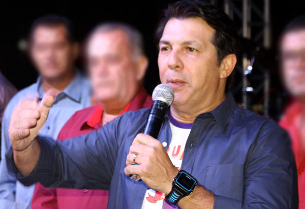 Brumado: deputado federal Arthur Maia é vaiado e chamado de 'golpista' durante festejos de aniversário da cidade 