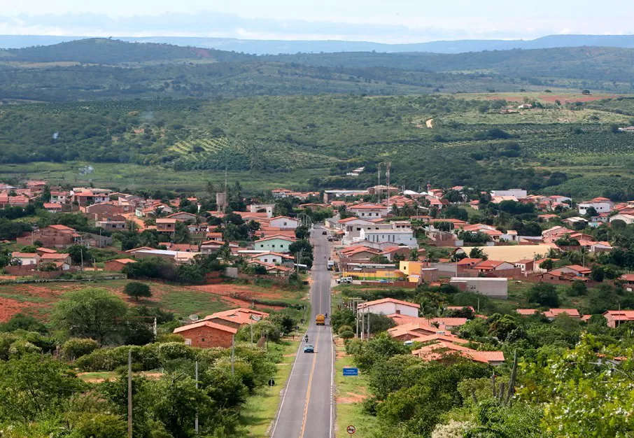 Homem invade casa, amarra mulher e rouba R$ 3,4 mil em Caraíbas