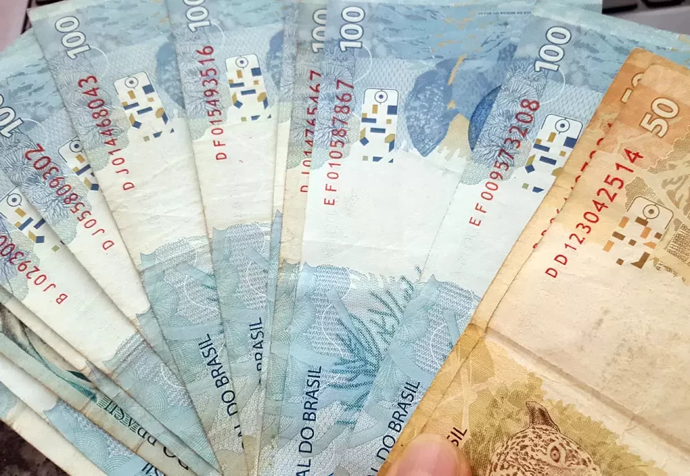 Endividamento cai pelo 2º mês seguido, mas inadimplência preocupa