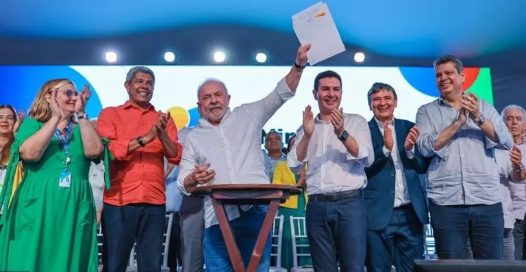 Lula retoma Minha Casa, Minha Vida e avisa: 'A roda gigante desse país começa a girar a partir de hoje'