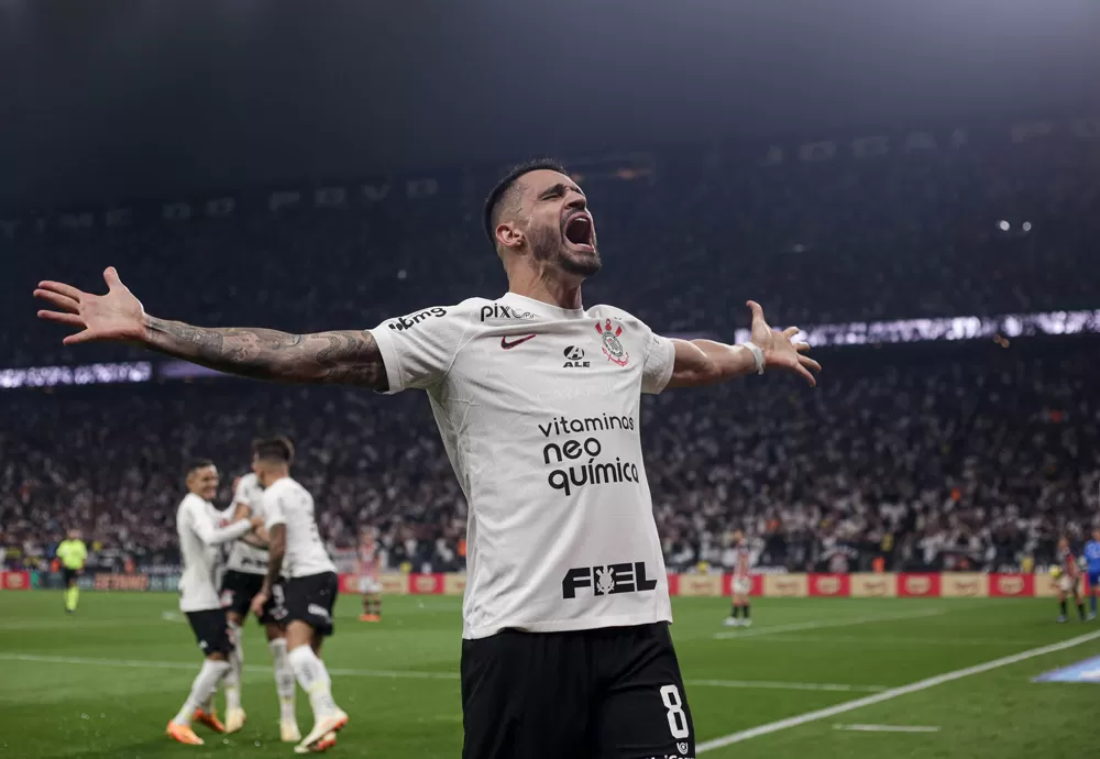 Corinthians vence o São Paulo por 2 a 1 e abre vantagem nas semifinais da Copa do Brasil