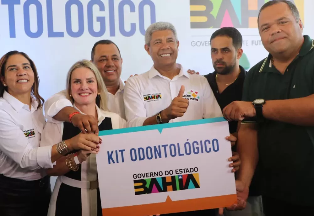Ivana Bastos e Jerônimo Rodrigues entregam investimentos para a saúde de diversas cidades baianas