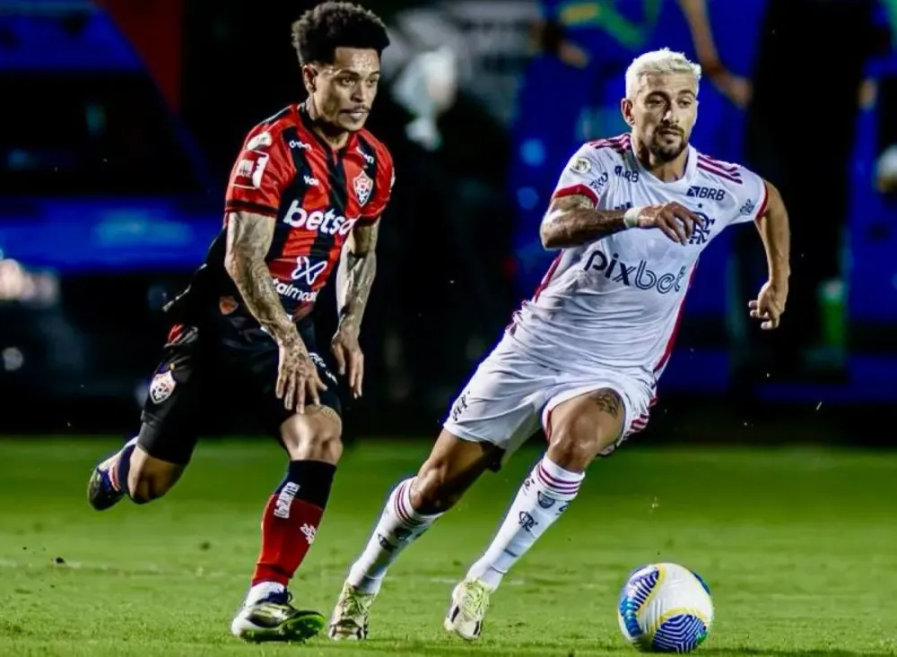 Vitória sofre gol nos minutos finais e deixa empate escapar no Barradão