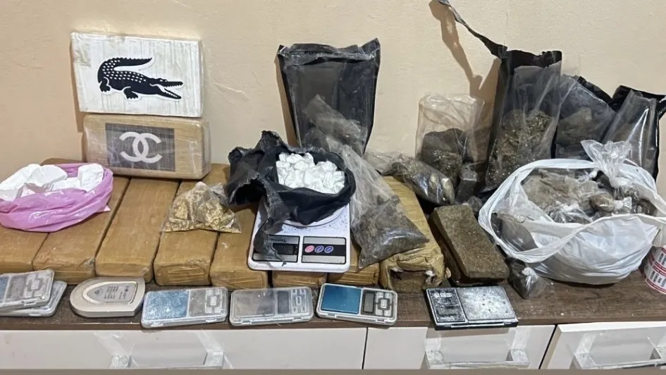 Polícia Militar apreende mais de 13kg de drogas em residência no bairro Brasil, em Vitória da Conquista