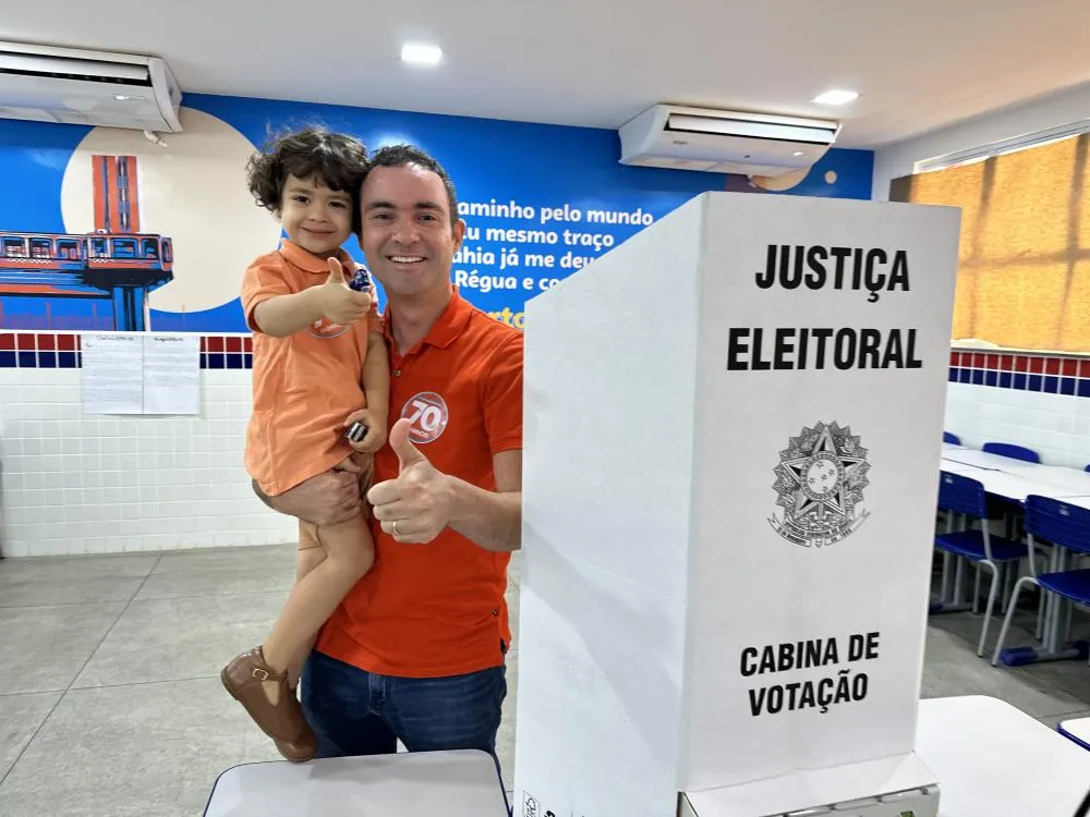 Brumado: Candidato a prefeito Fabrício Abrantes vota e se diz confiante na vitória