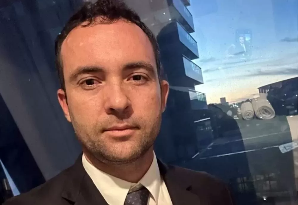 TRE ordena que Fabrício Abrantes remova propaganda em formato de outdoor em Brumado