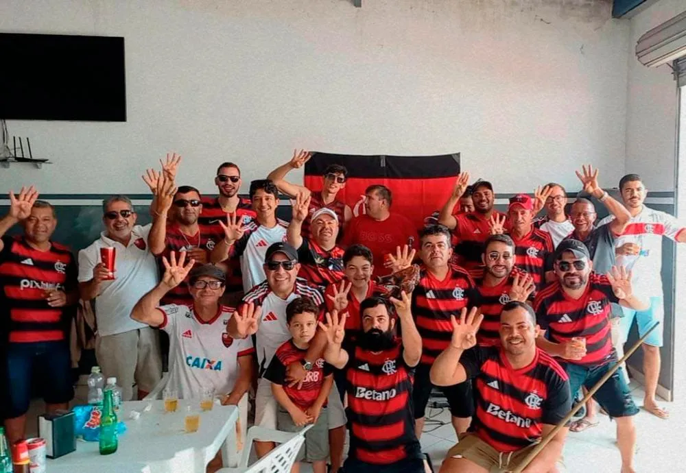 Torcida Fla-Chapada celebra Tetra da Libertadores e título brasileiro em festa animada em Barra da Estiva